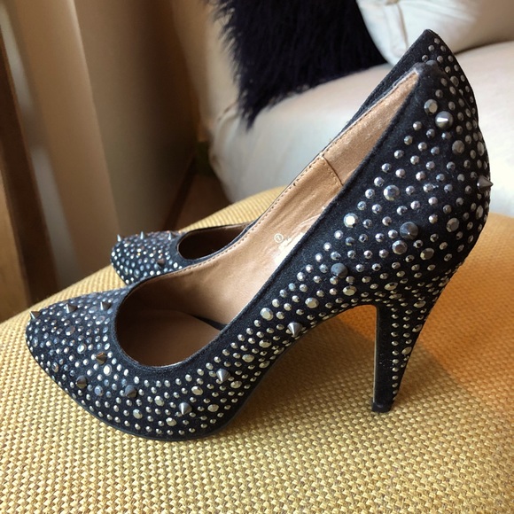 g:21  Black Glitzy heels with stones and studs. Size 7. - Picture 1 of 4